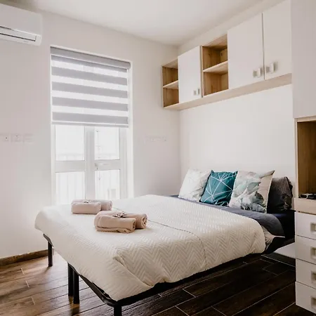 La88 Bayview Apartment II Слима Экстерьер фото